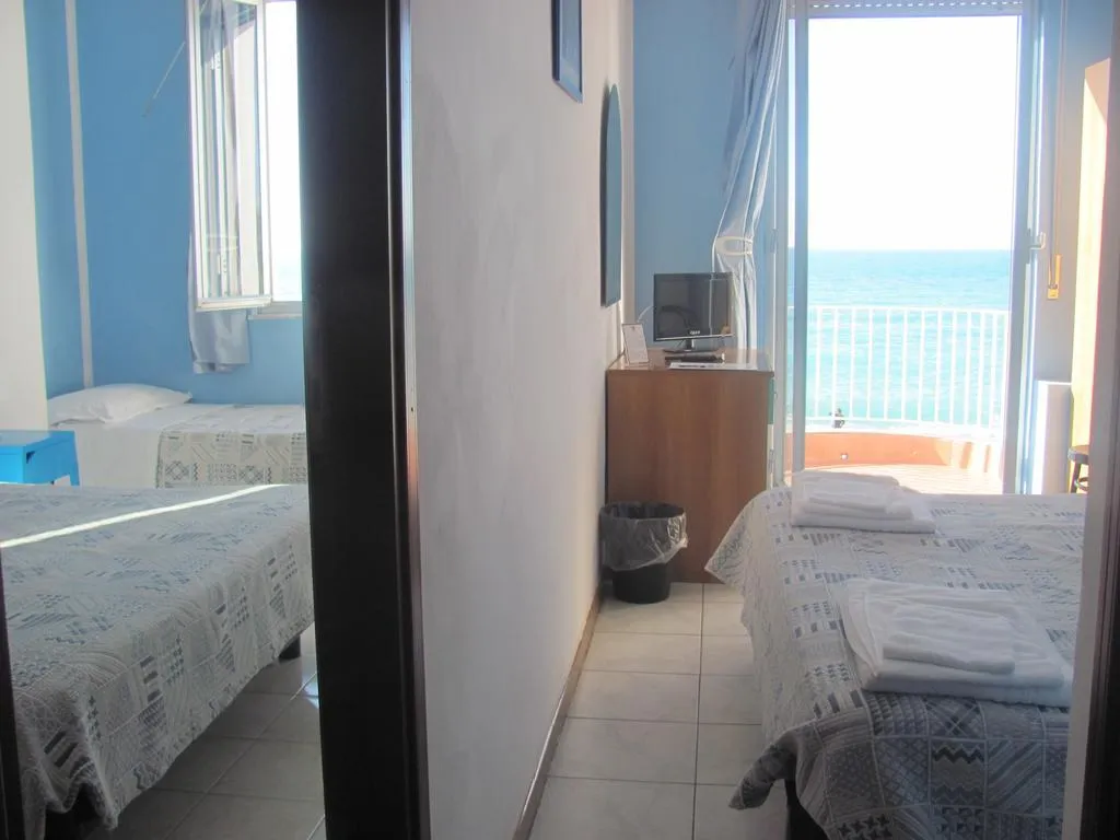 Room, La Scogliera, Naples