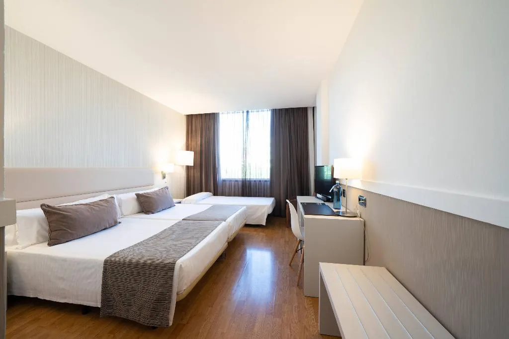 TRIPLE STANDARD Room, Catalonia Gran Hotel Verdi, Barcelona