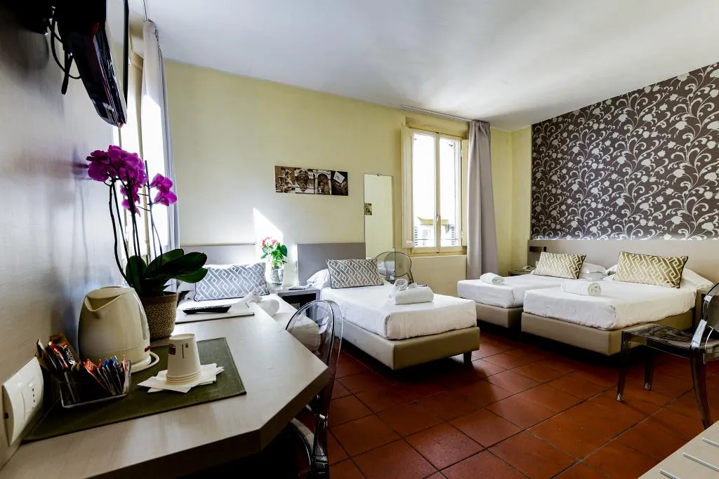 QUADRUPLE SUPERIOR Room, Albergo Firenze, Florence