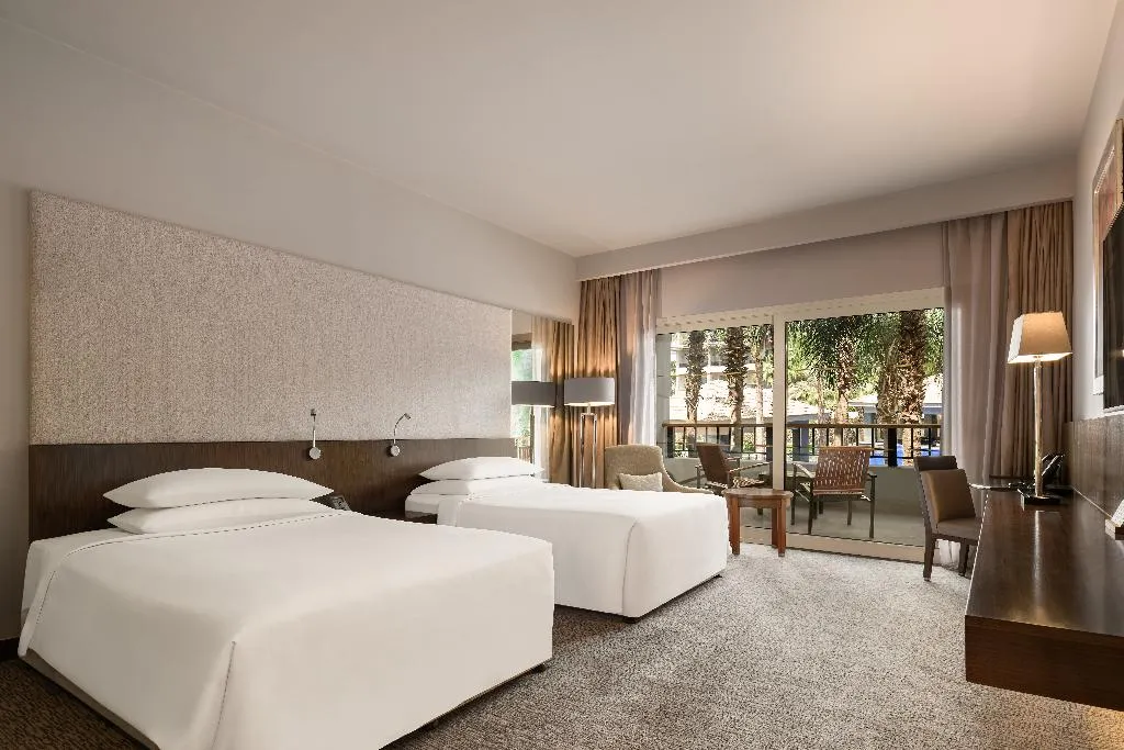 DOUBLE CLUB Room, Dusit Thani LakeView Cairo, Cairo