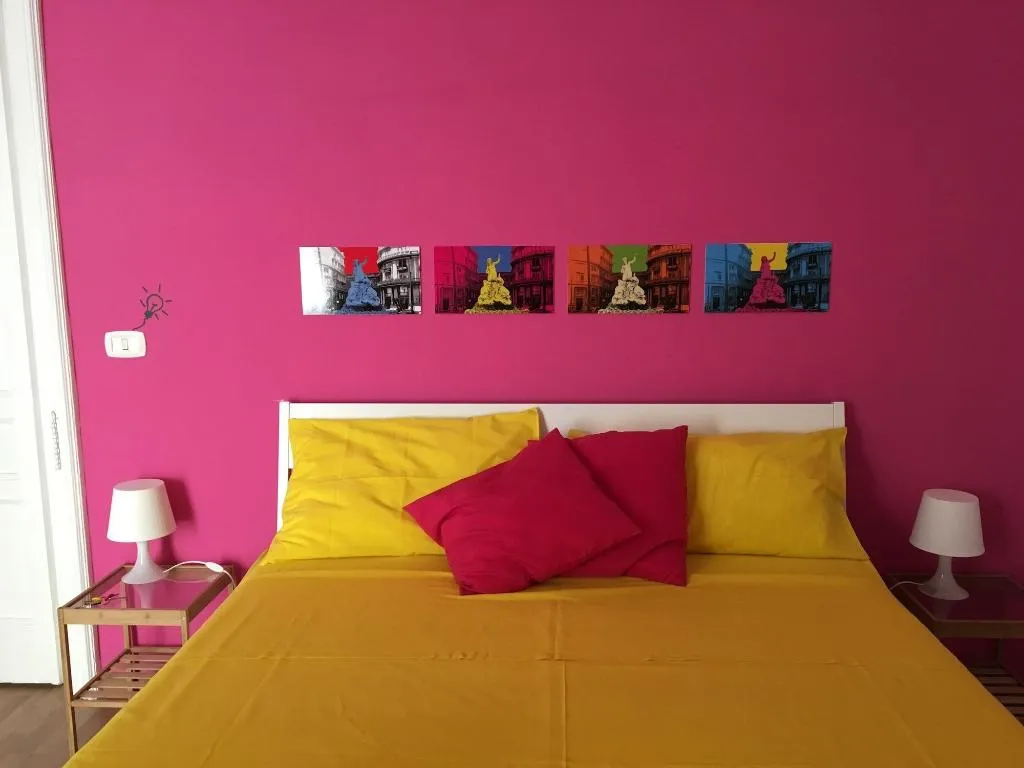 Room, B&B Tarumbò, Naples