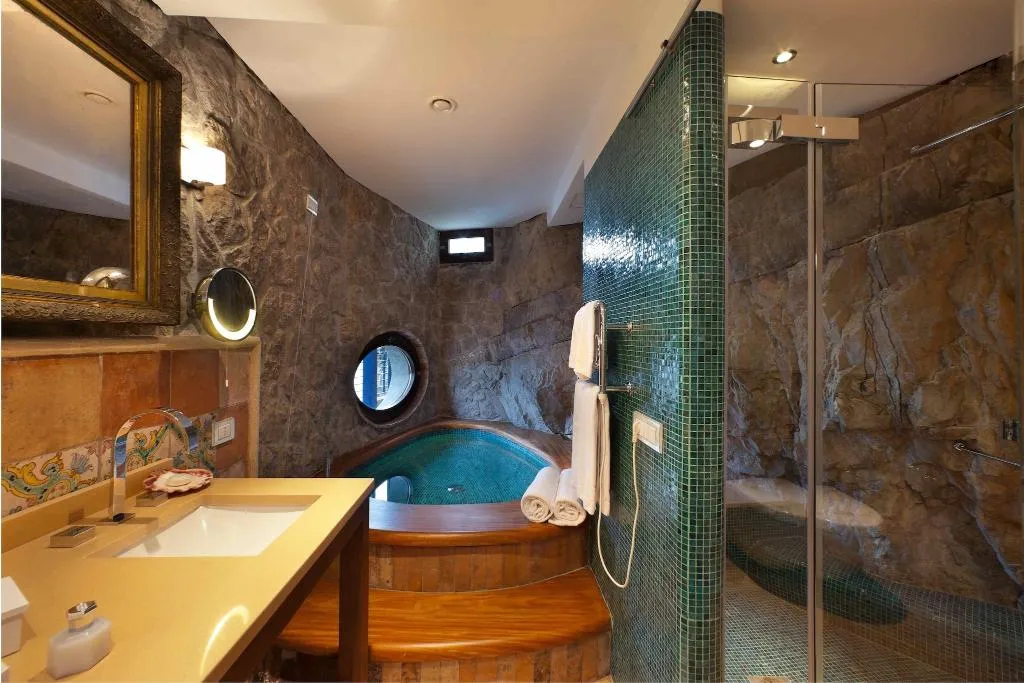 Room, Capo La Gala Hotel & Wellness, Naples