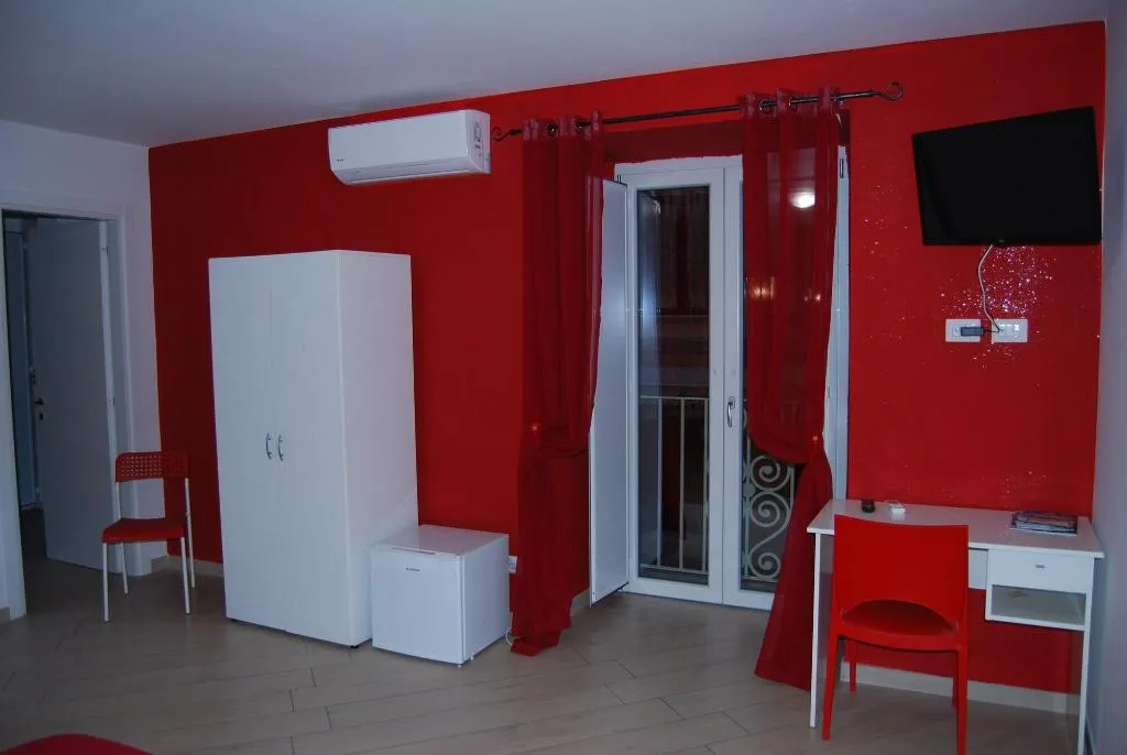 Room, Sorrento Deluxe B B, Naples