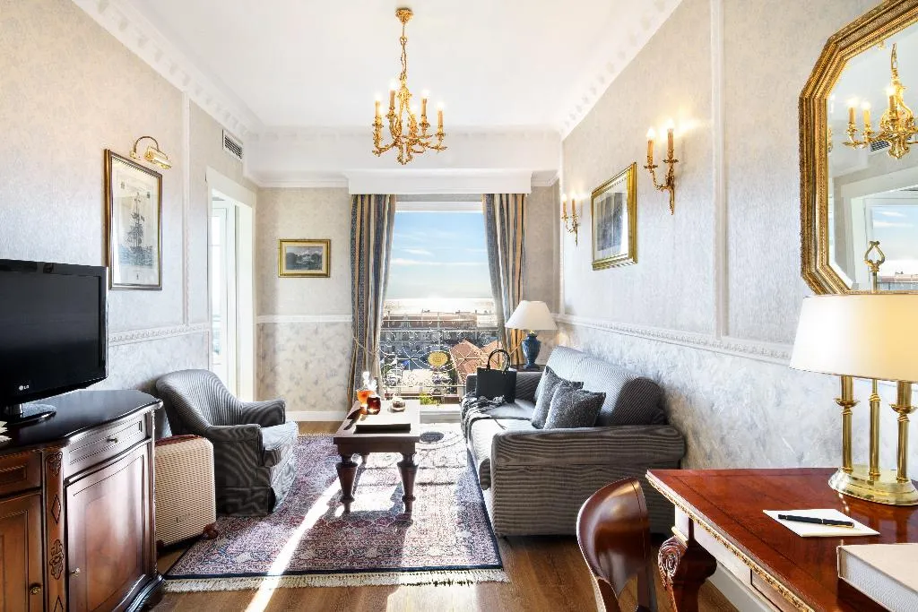 JUNIOR SUITE STANDARD Room, Mediterranean Palace, Halkidiki
