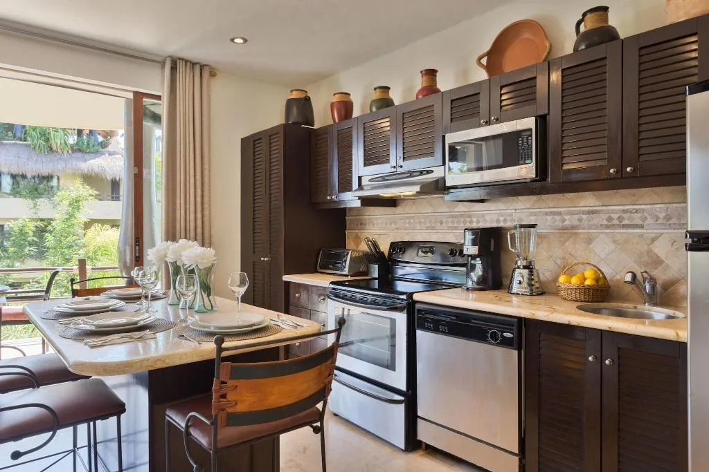 QUADRUPLE TWO BEDROOMS Room, El Taj Ocean Front and Beachside Condo Hotel, Playa Del Carmen