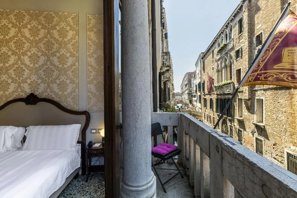 JUNIOR SUITE WITH BALCONY WITH VIEWS Room, Colombina, Venice