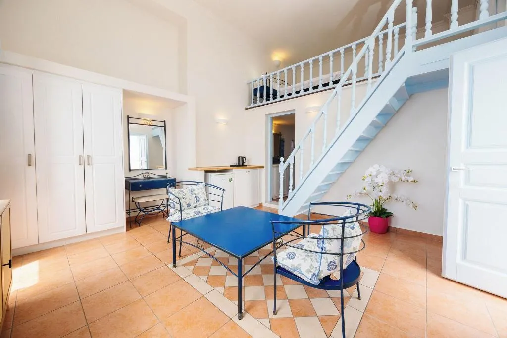 Room, Kastro Suites, Santorini