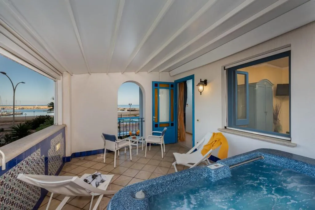 Terrace, Hotel Mediterraneo Faro, Palermo