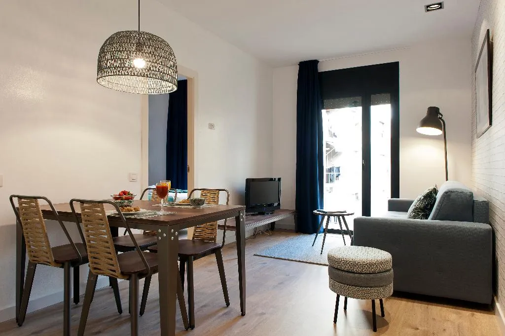 APARTMENT CAPACITY 4 TWO BEDROOMS Room, MH Apartments Sant Pau, Barcelona