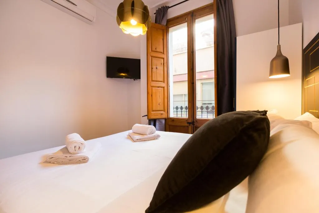 APARTMENT CAPACITY 6 ONE BEDROOM Room, La Mare by The Streets, Barcelona