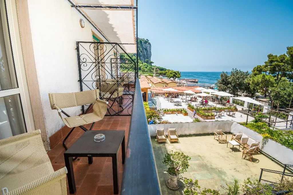 Double or Twin SUPERIOR PARTIAL OCEAN VIEW Room, Hotel Le Axidie BW Signature Collection, Naples