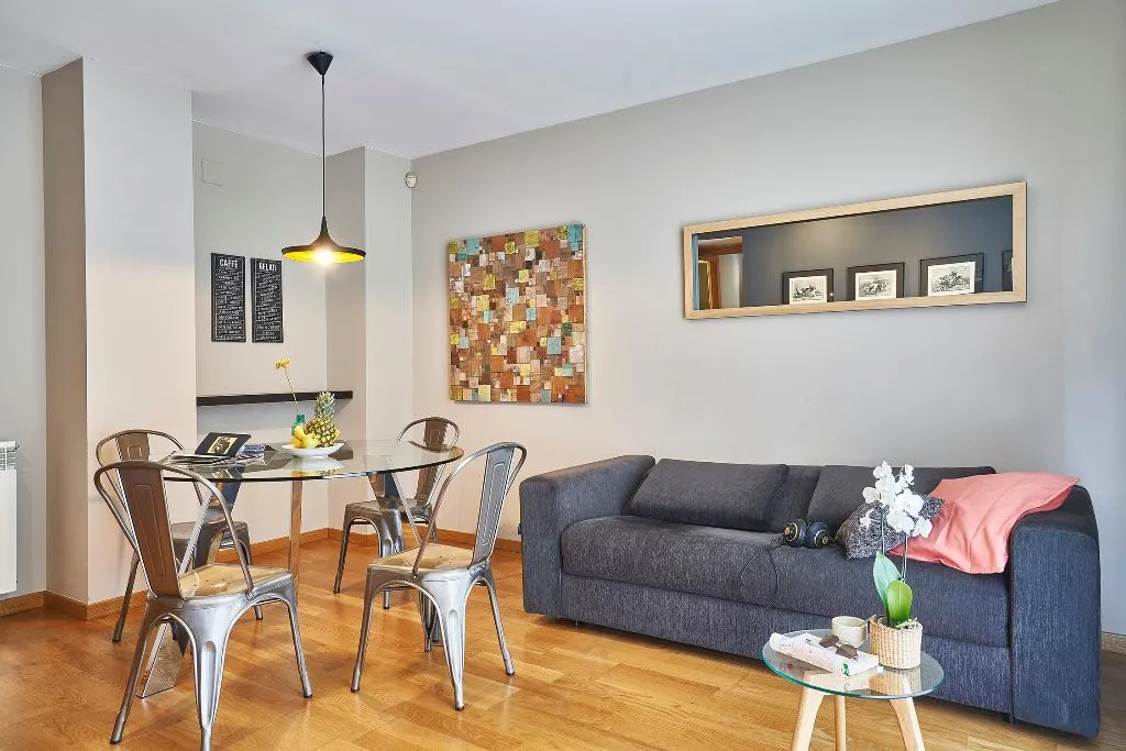 APARTMENT CAPACITY 5 TWO BEDROOMS Room, AinB Sagrada Familia Apartments, Barcelona