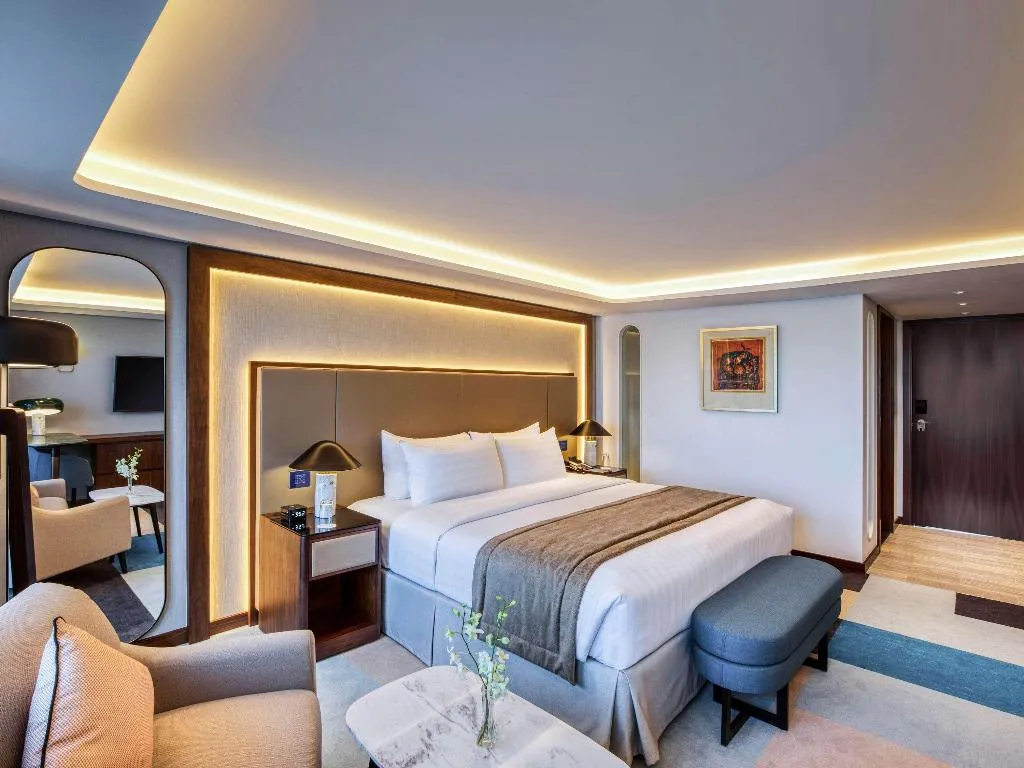 SINGLE STANDARD Room, Queen Elizabeth 2, Dubai