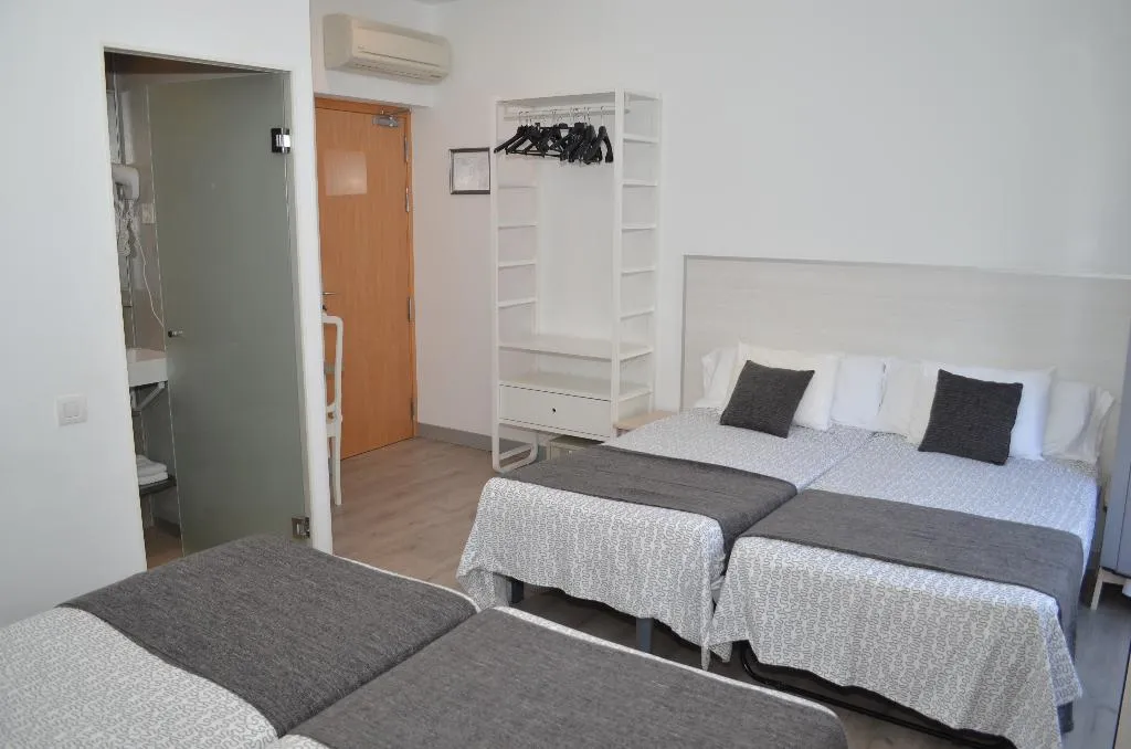 QUADRUPLE STANDARD Room, San Lorenzo, Madrid