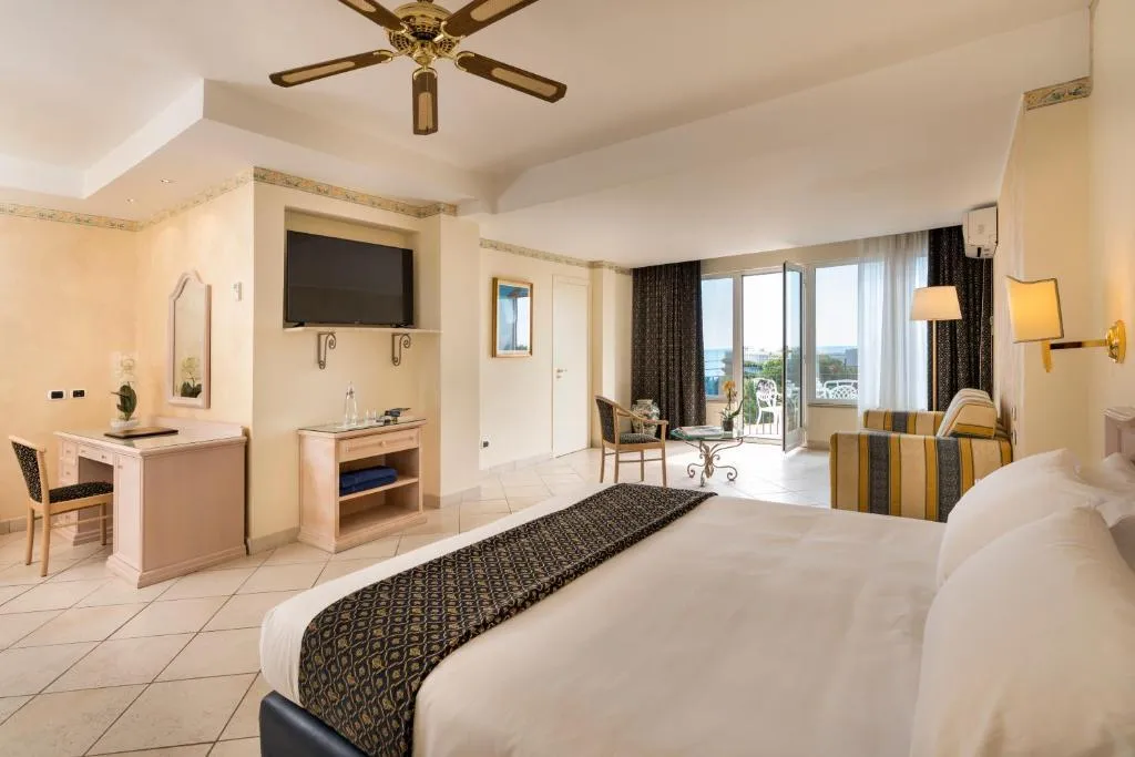 SUITE SEA VIEW WITH BALCONY Room, Sant Alphio Garden Hotel & SPA, Catania