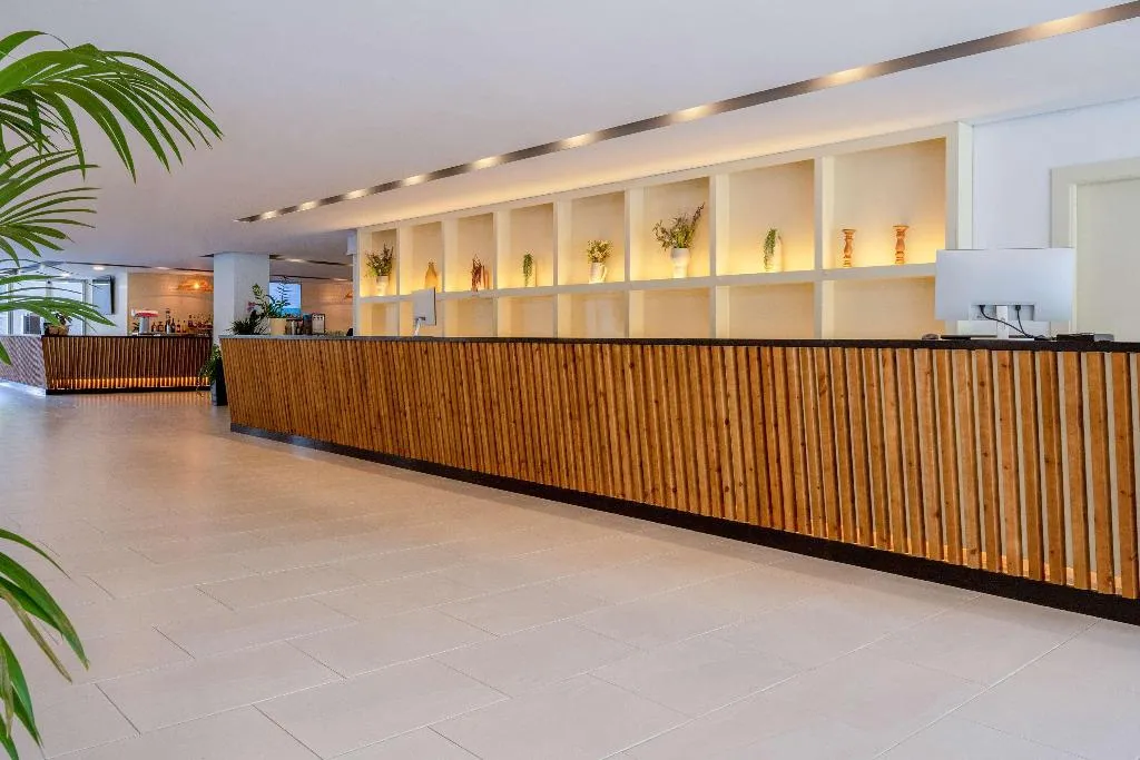 Lobby, Sol Palmanova-Mirlos Tordos, Majorca