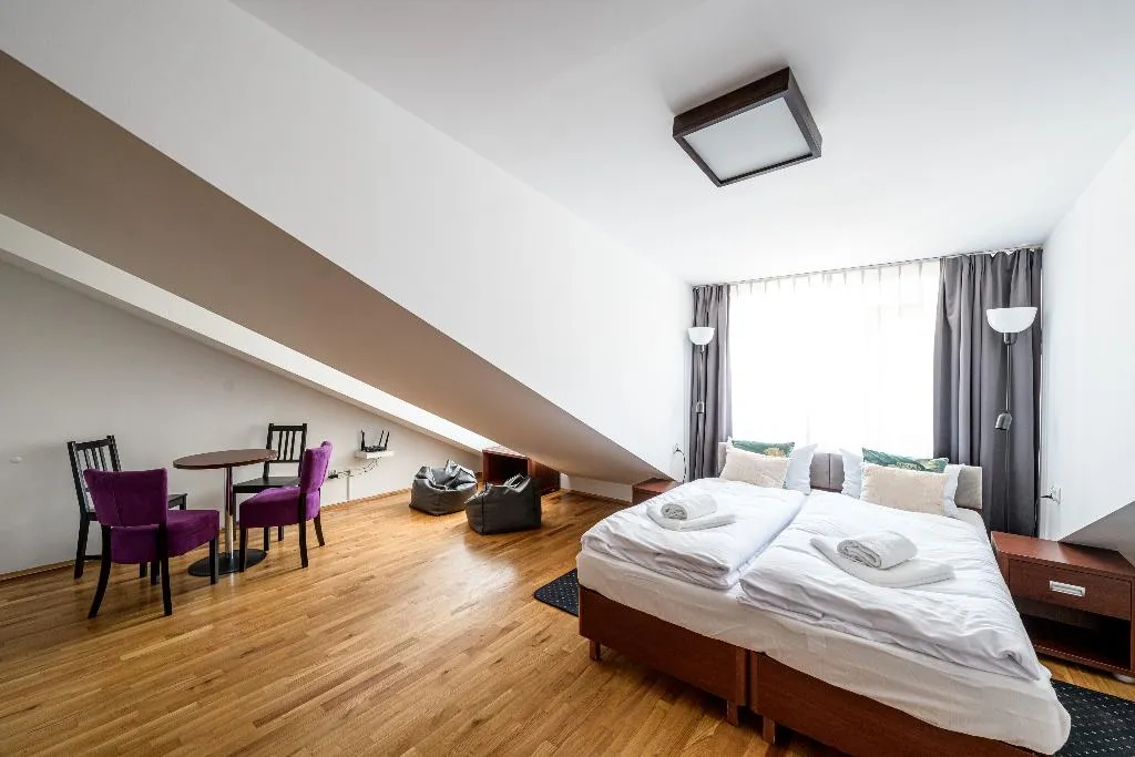 STUDIO ONE BEDROOM ONE BATHROOM Room, On/set Aparthotel, Krakow