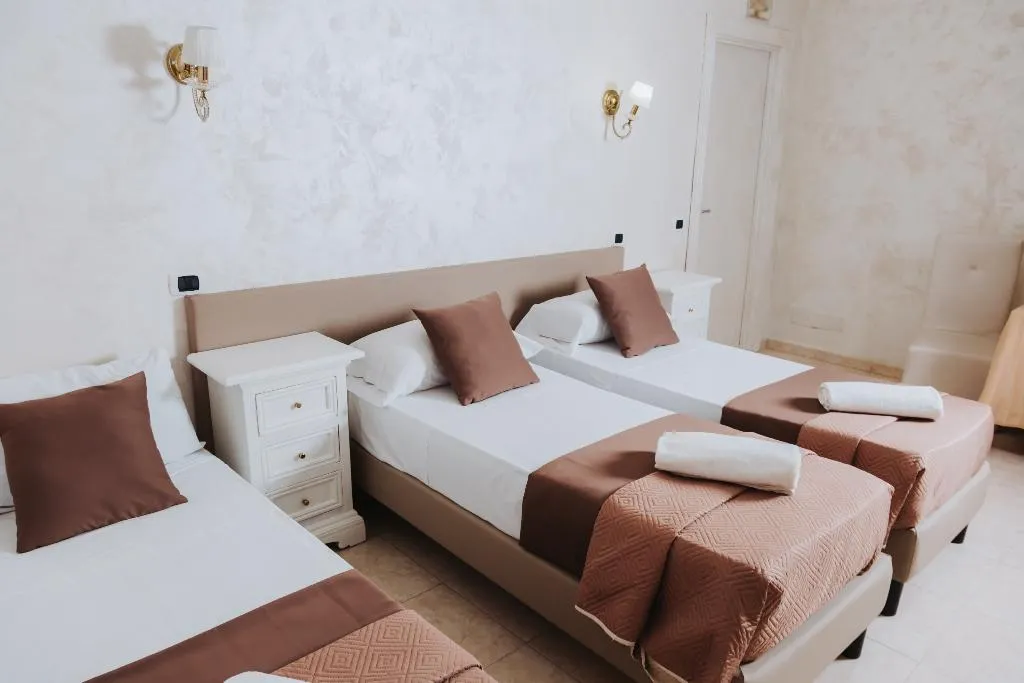 TRIPLE STANDARD Room, Bee Queen Hotel, Naples