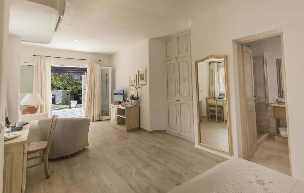 JUNIOR SUITE WITH PRIVATE POOL Room, Grand Relais dei Nuraghi, Olbia