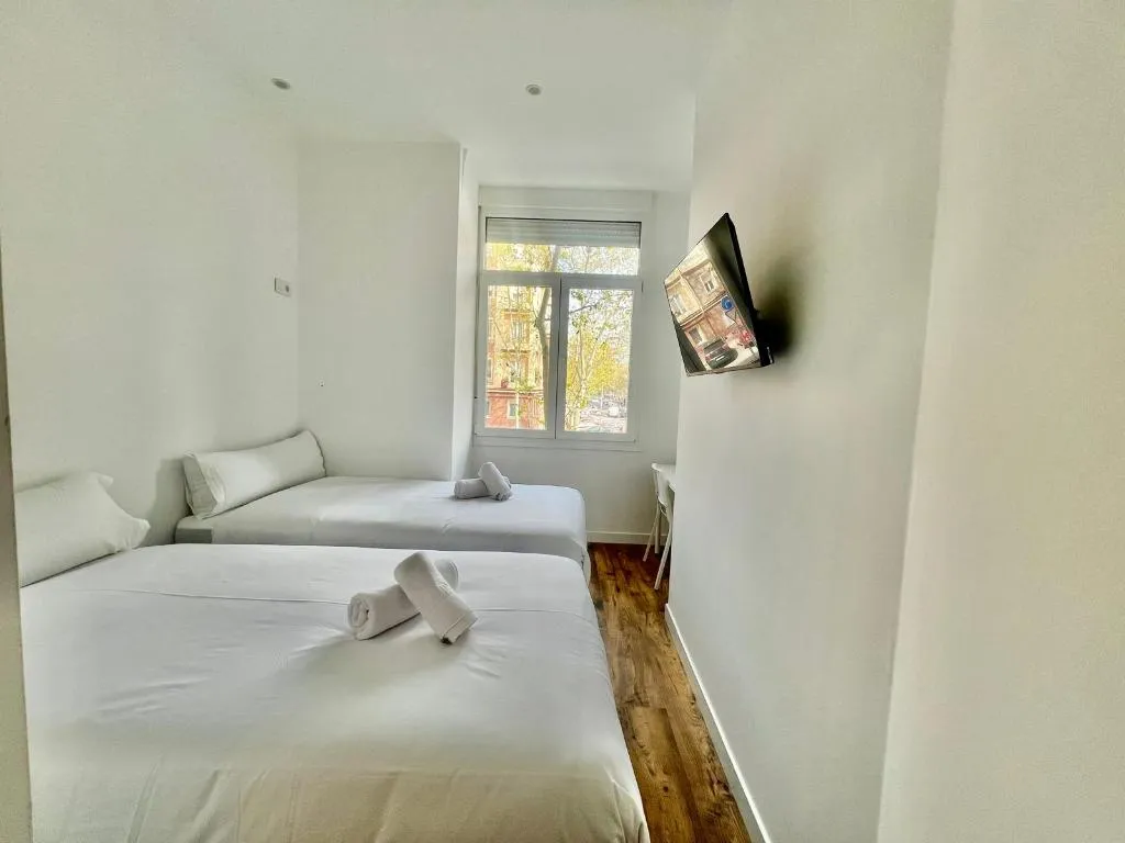 TWIN TWO BEDS Room, Hostal Bernabeu, Madrid