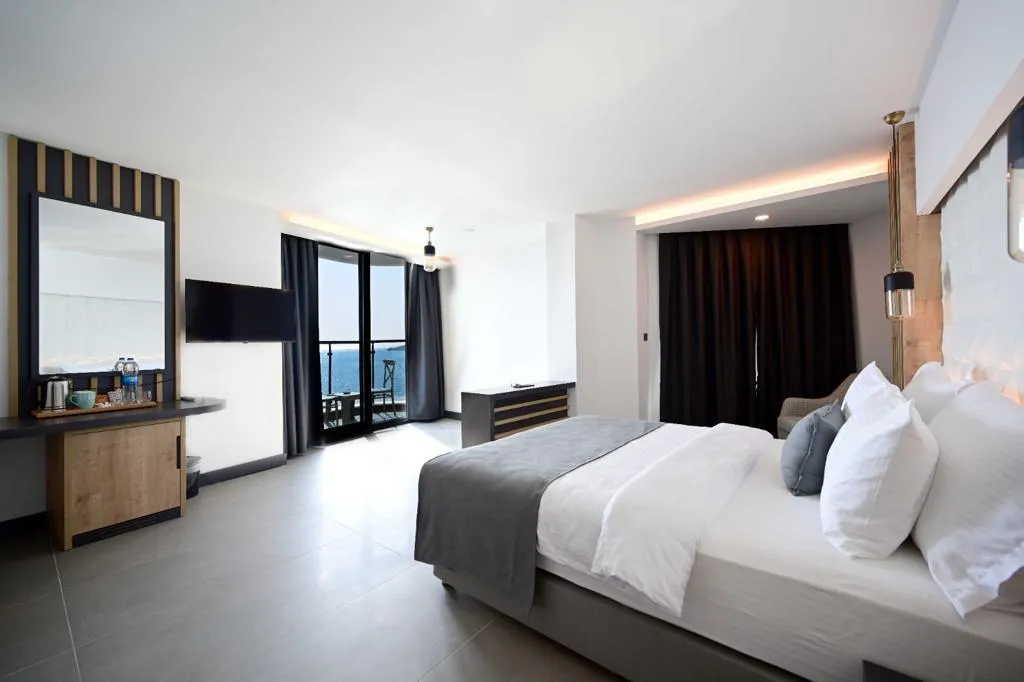 JUNIOR SUITE SEA VIEW Room, Signature Blue Resort, Izmir