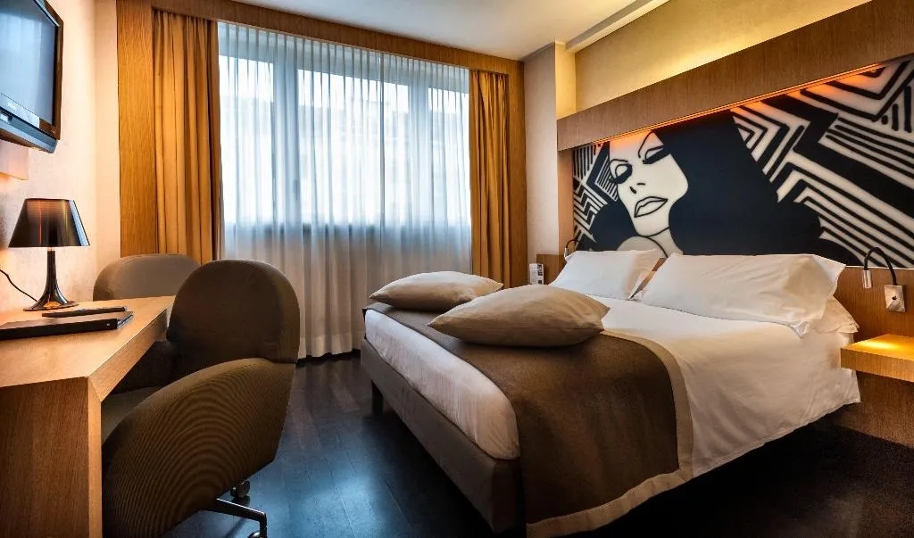 DOUBLE CLASSIC QUEEN BED Room, Crowne Plaza Milan City, Milan