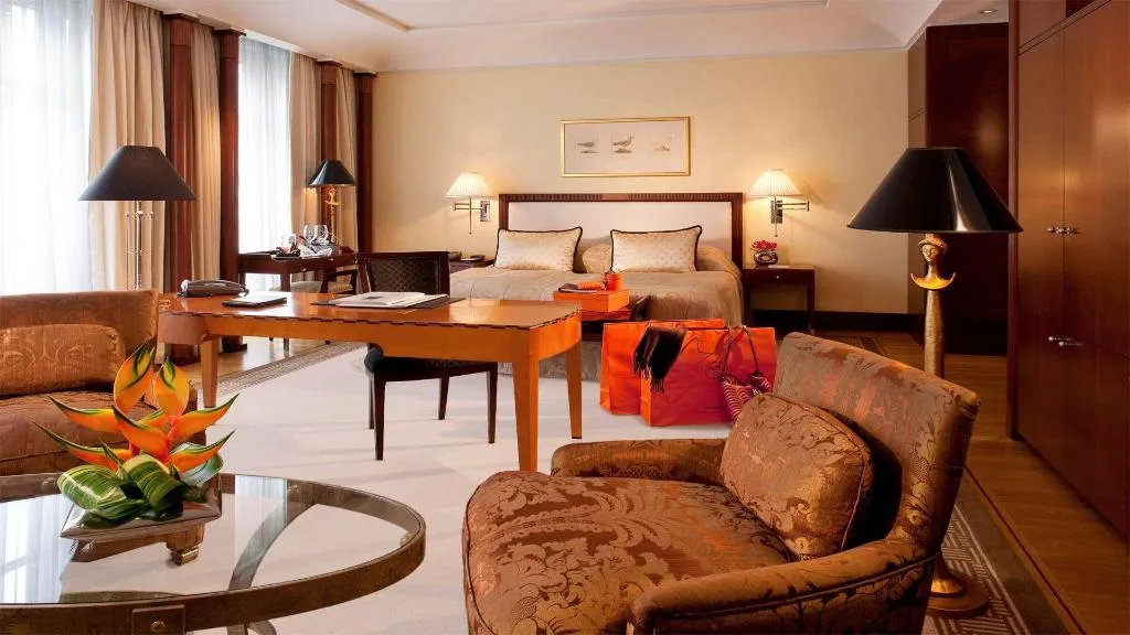 JUNIOR SUITE WITH VIEWS Room, Adlon Kempinski Berlin, Berlin