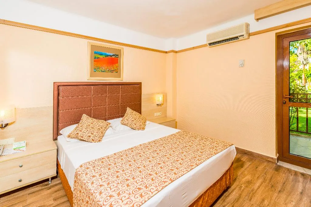 FAMILY ROOM TWO BEDROOMS ONE BATHROOM Room, Vonresort Golden Beach, Antalya