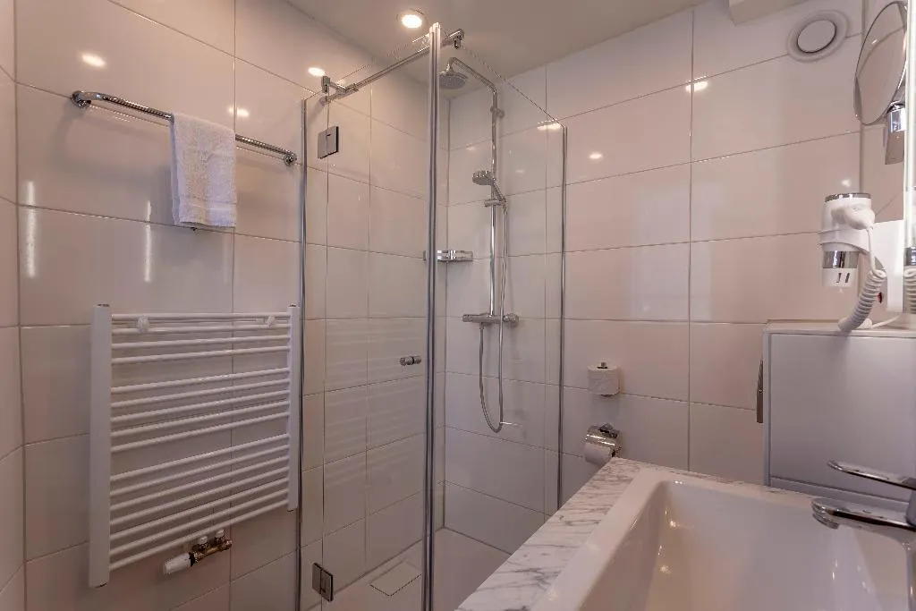 QUADRUPLE STANDARD Room, Avenue, Amsterdam