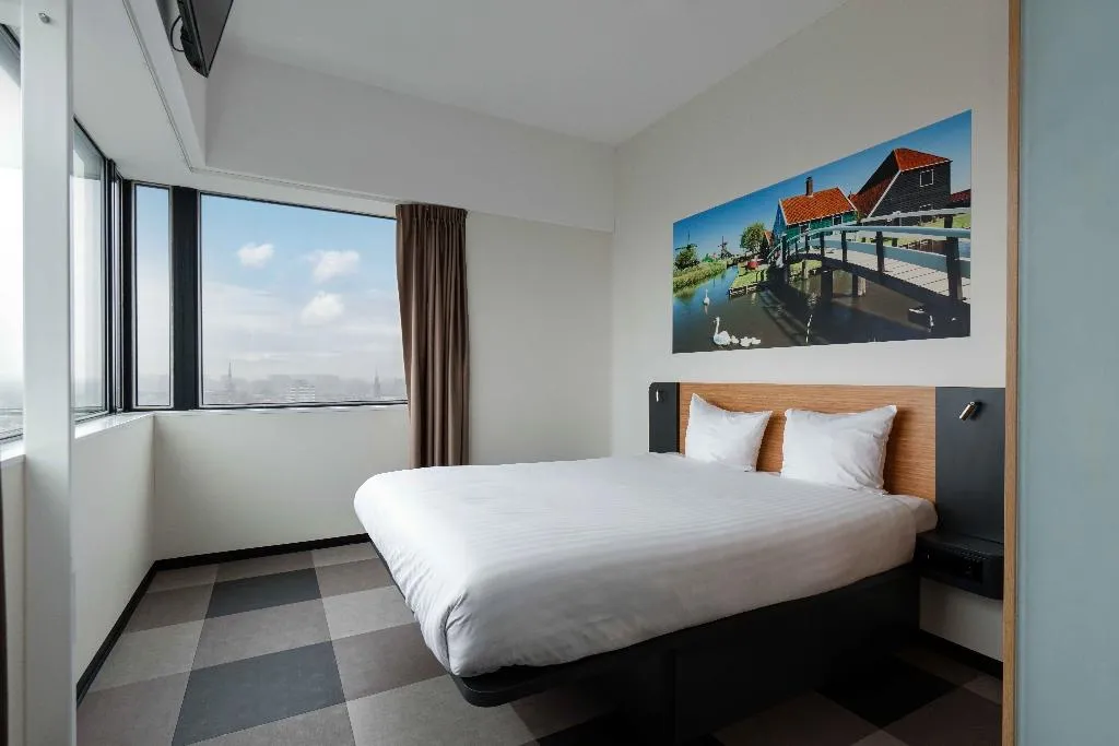 TRIPLE STANDARD Room, easyHotel Amsterdam Zaandam, Amsterdam