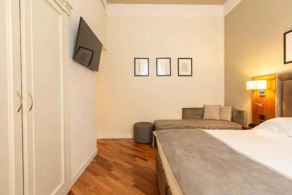 TRIPLE DELUXE Room, Embassy, Florence