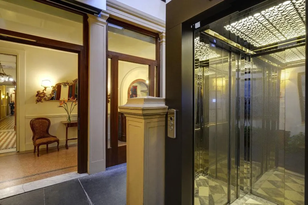 Lobby, Pendini, Florence