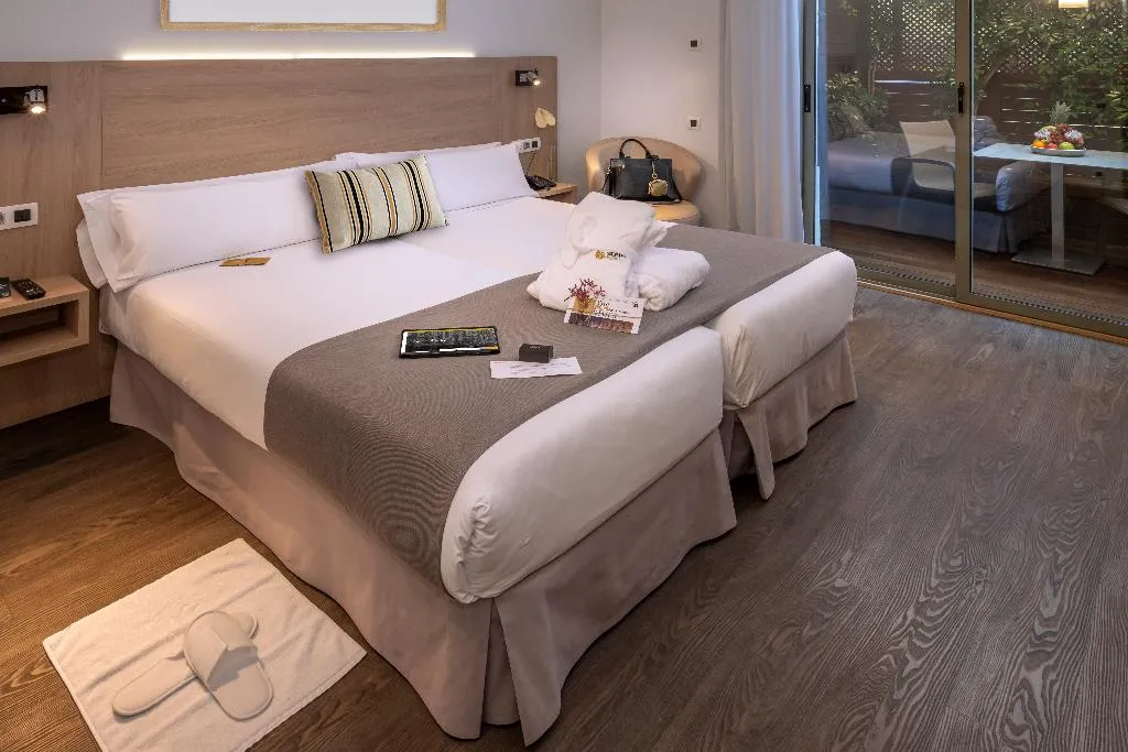 Double or Twin DELUXE WITH BALCONY Room, Serhs Rivoli Rambla, Barcelona