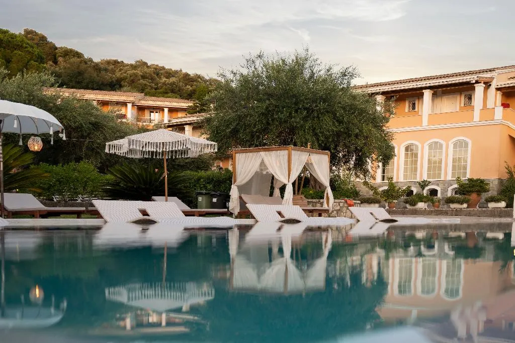 Pool, Nefeli, Corfu
