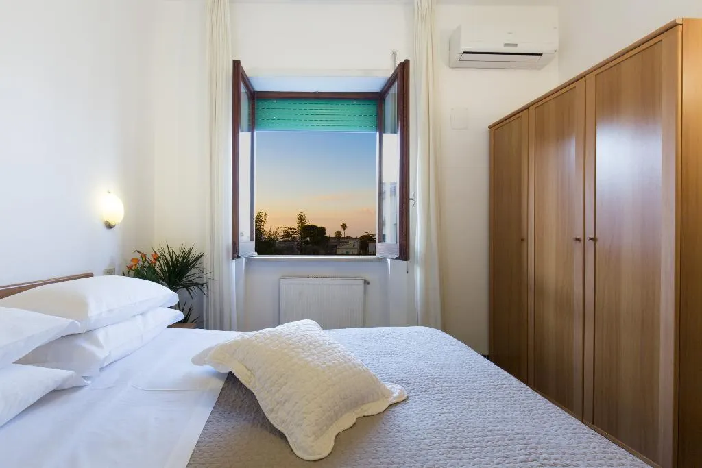 Double or Twin STANDARD Room, Hotel Angelina, Naples