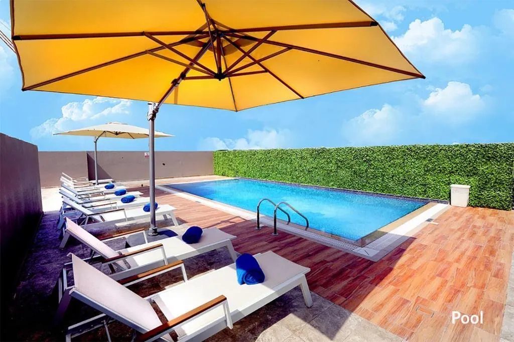 Pool, Grand Kingsgate Waterfront Hotel, Dubai