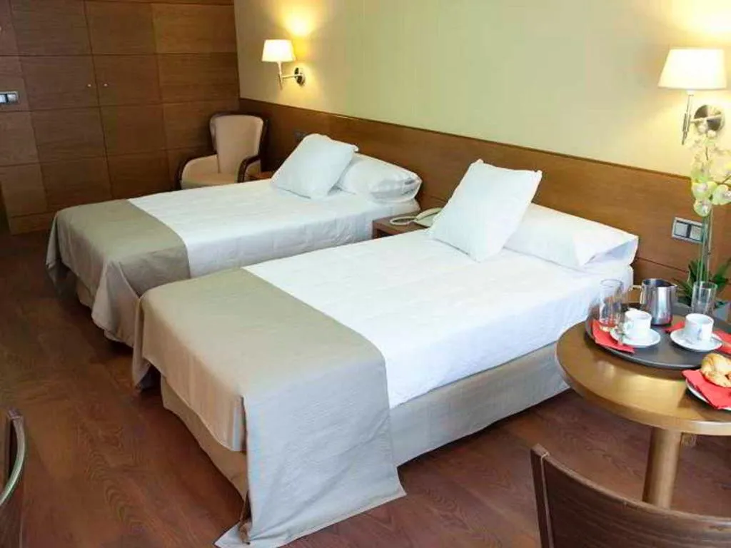 Room, Sterling, Madrid