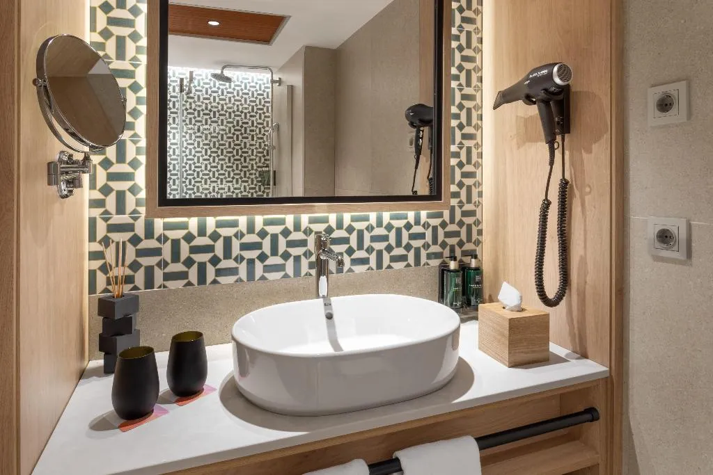 Double or Twin DELUXE SEA VIEW Room, Melia Costa del Sol, Costa Del Sol