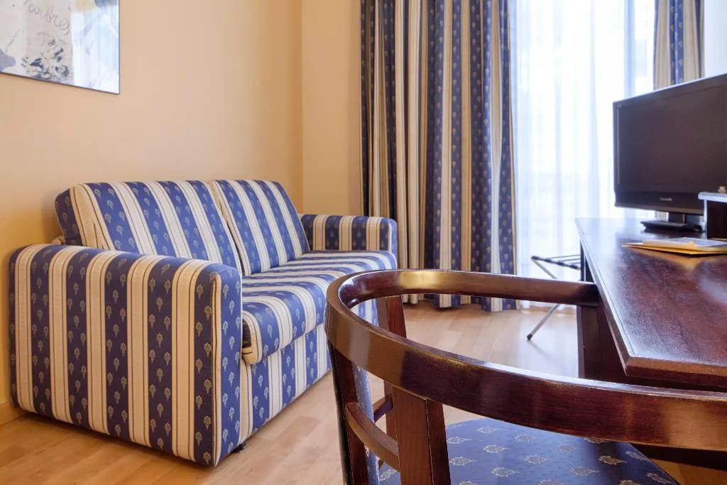 JUNIOR SUITE STANDARD Room, Atlantis, Barcelona