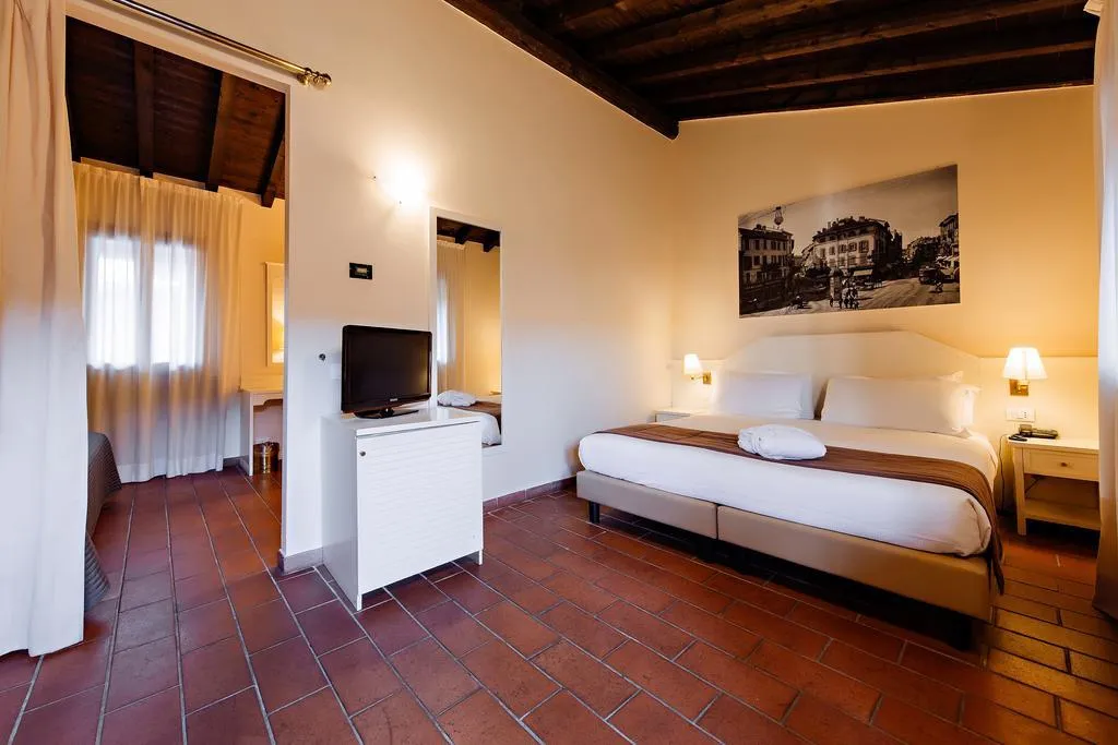 TRIPLE STANDARD Room, Excel Naviglio Milano (Closed), Milan