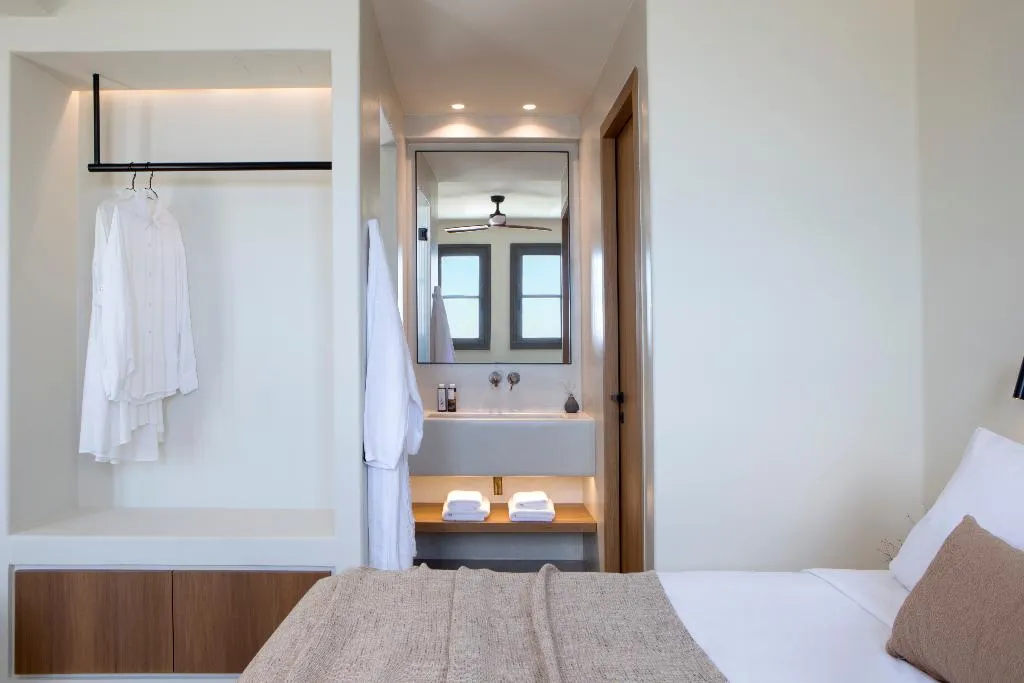 JUNIOR SUITE SEA VIEW WITH PRIVATE POOL Room, Elessa Hotel, Santorini