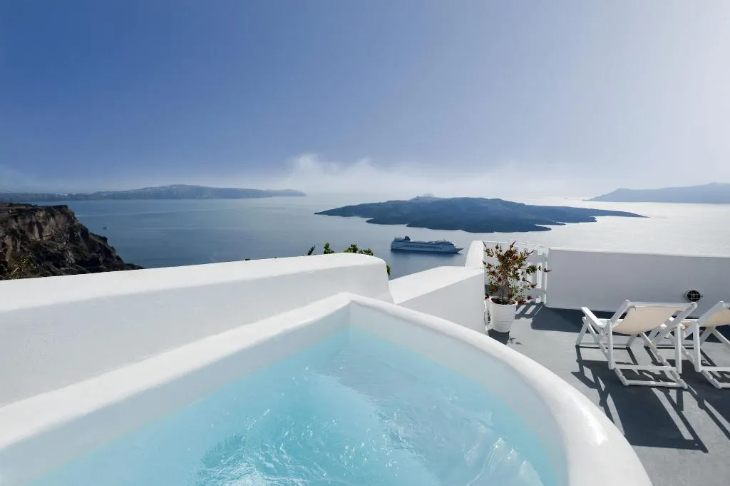 Room, Kamares Apartments, Santorini