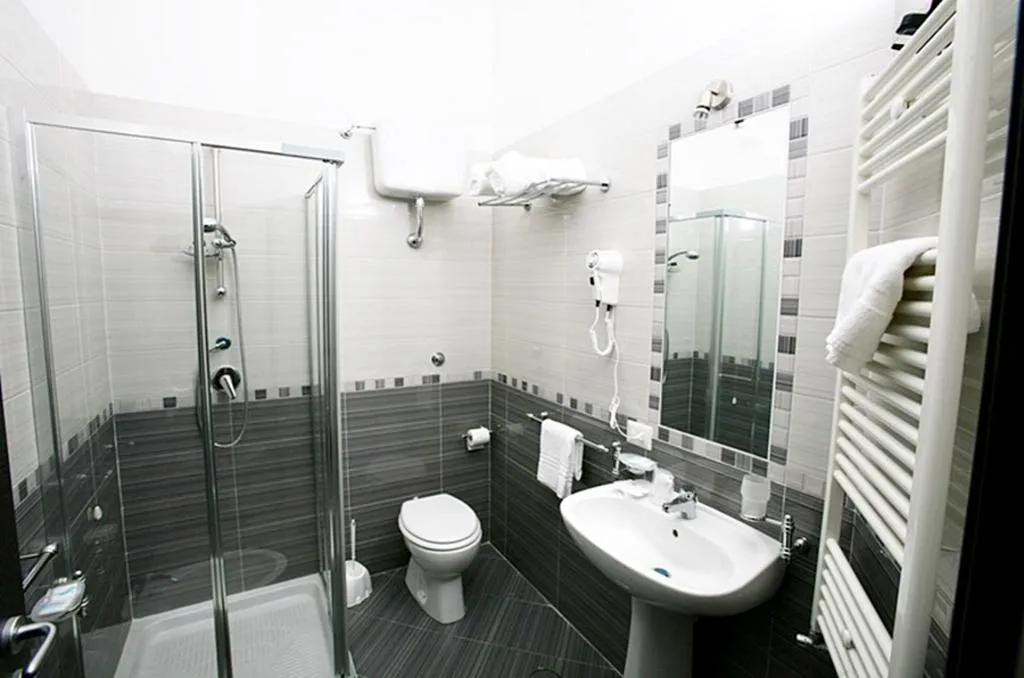 FAMILY ROOM STANDARD Room, Napoli Suite, Naples