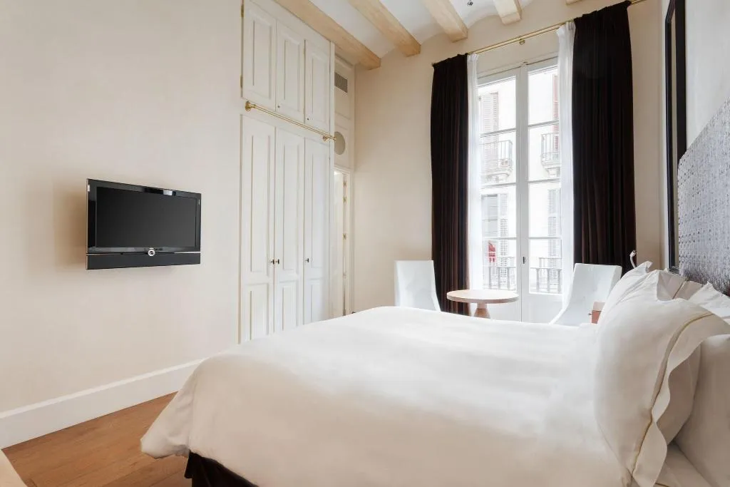 DOUBLE KING SIZE BED Room, Do: Placa Reial, Barcelona