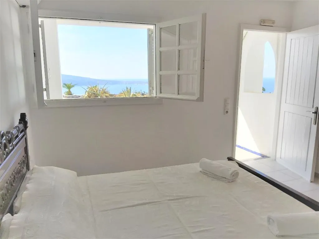 QUADRUPLE ECONOMY Room, Ether Sunset Oia, Santorini