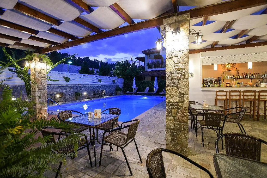 Pool, Neda, Kalamata