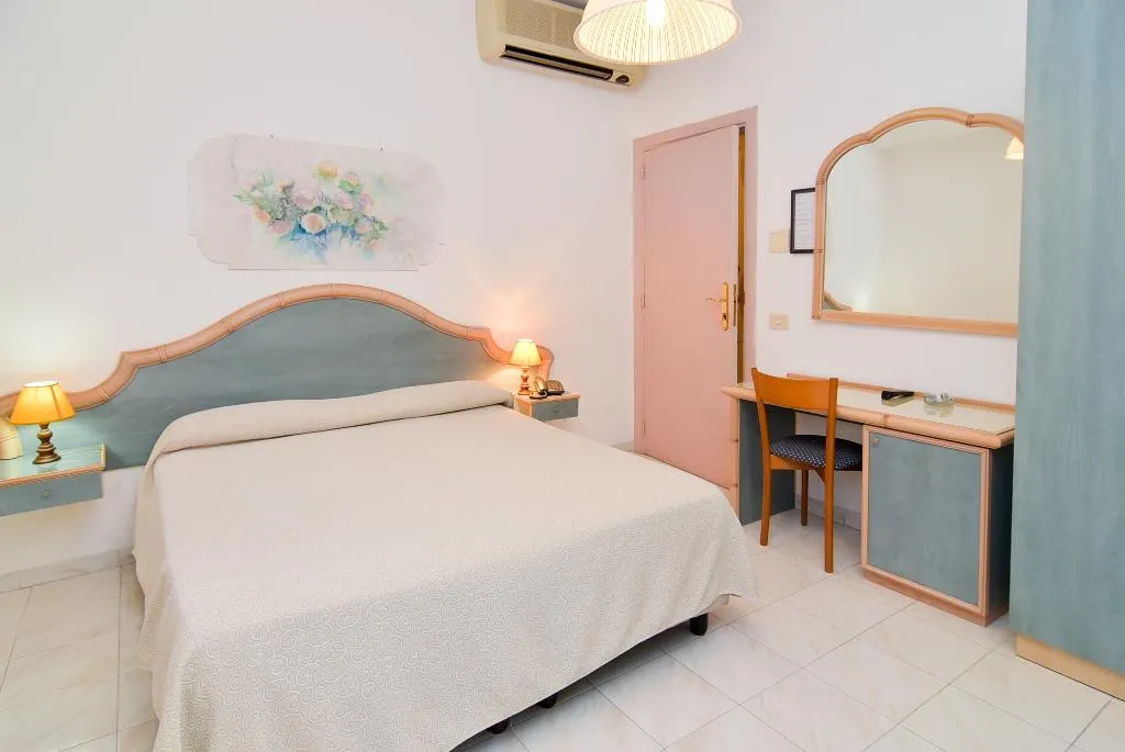 Room, Hotel Oriente - Beach & Spa, Naples