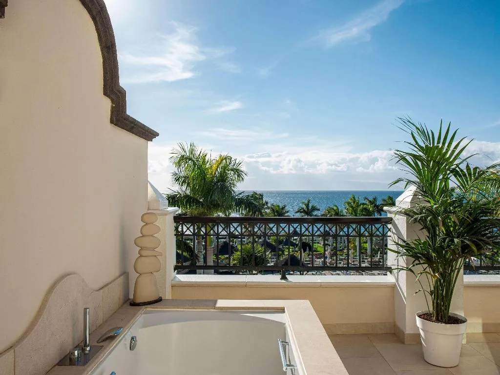 JUNIOR SUITE OCEAN FRONT Room, Redlevel At Melia Palacio De Isora, Tenerife