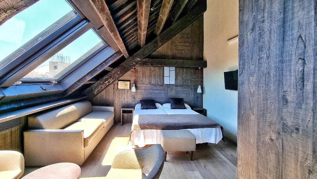 TRIPLE PREMIER Room, Hotel Sant Agusti, Barcelona