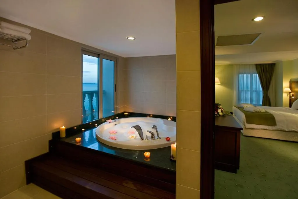 SUITE STANDARD Room, Crowne Plaza Antalya, Antalya